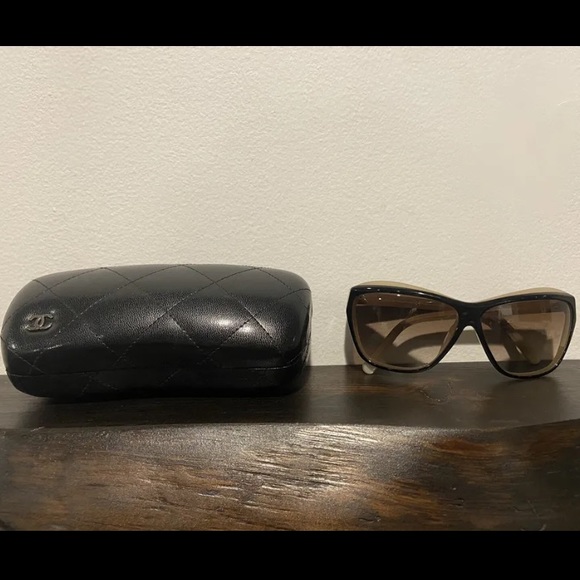 CHANEL 5153 c.1157/3B 64-11-135 2N Polished Black Tan/Brown Gradient Sunglasses - Picture 1 of 7